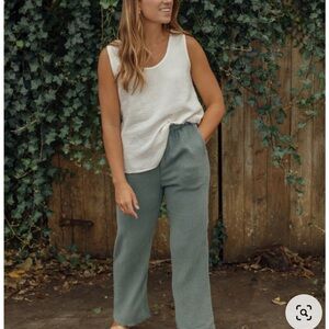 Neuflora Bayfield Pants NWOT. Size M